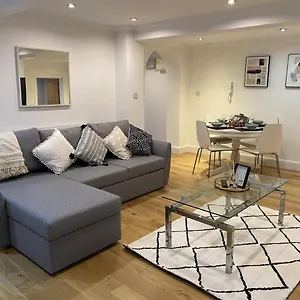 Apartment Modern & Spacious Leeds City Centre With Parking - Sleeps 5, Leeds (West Yorkshire)
