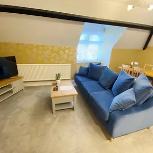  Apartment April The Hut - 1bed Near The Beach-parking-couples-friends-professionals-contractors United Kingdom