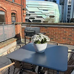 Apartment Townhouse With Private Roof Garden Sleeps 4, Leeds (West Yorkshire)